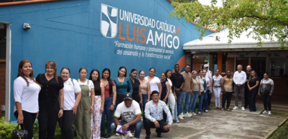 Familias de estudiantes nuevos conocen servicios y espacios del Centro Regional Apartadó.